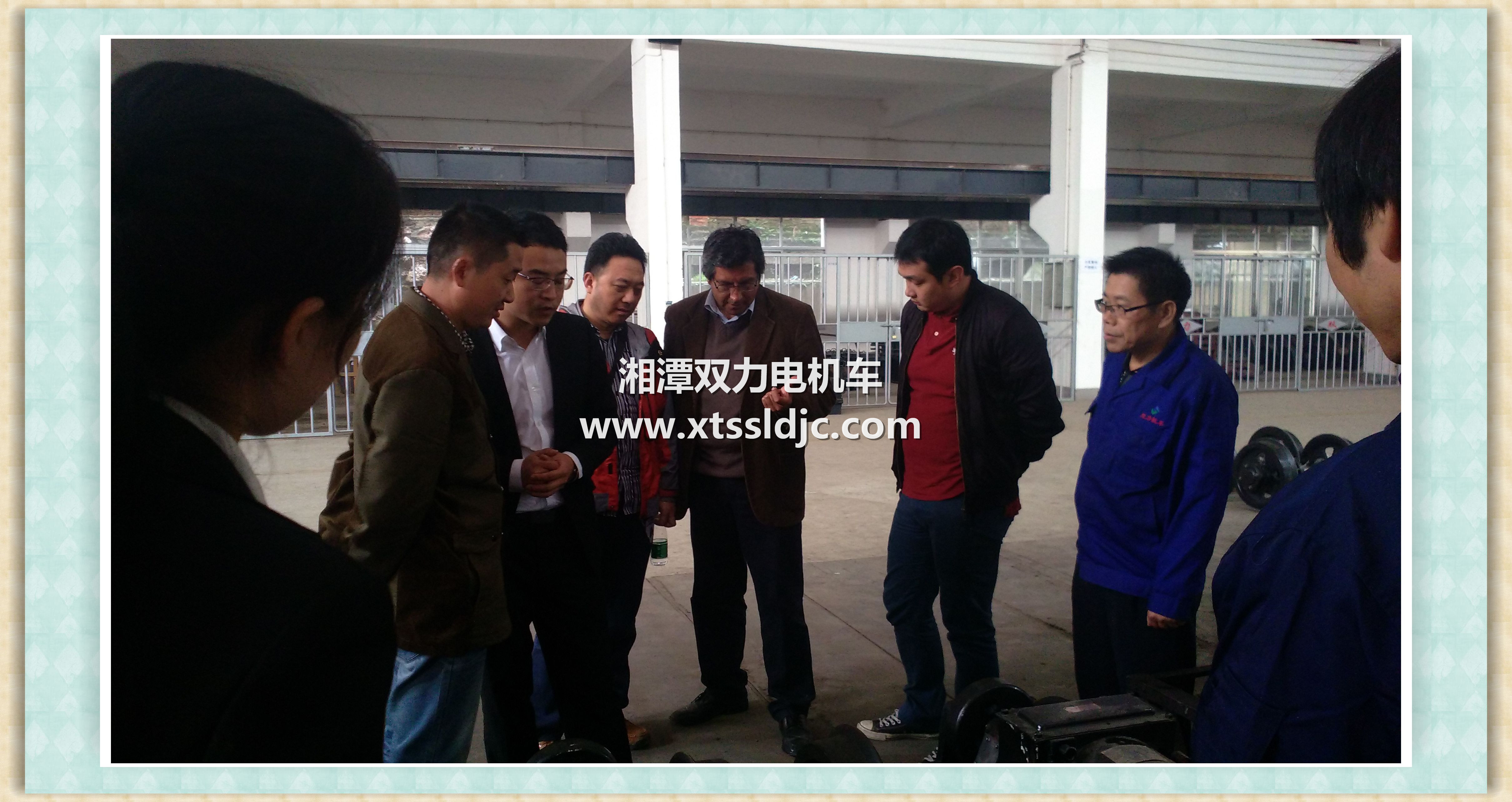 俄羅斯客戶參觀雙力電機車設(shè)備配件工廠
